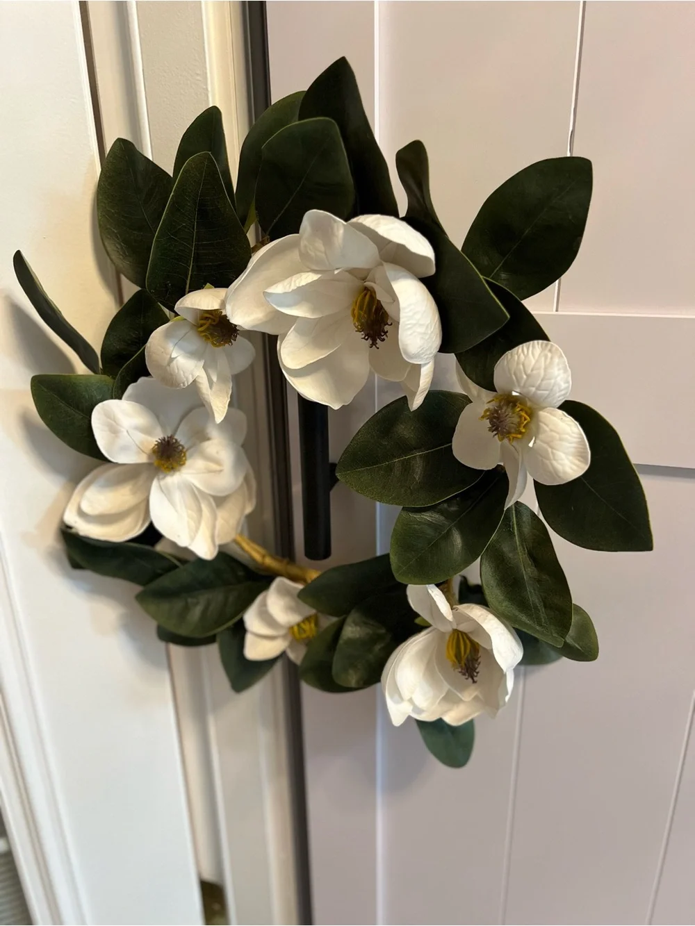 Classic White Magnolia Wreath with Lush Green Leaves